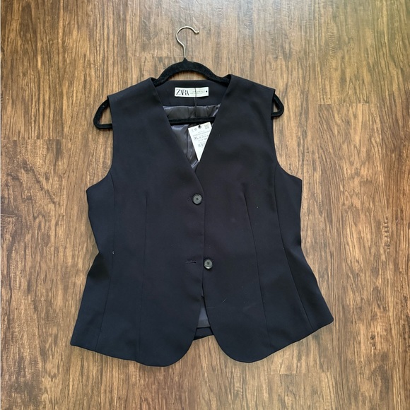 COPY - Zara vests - Picture 3 of 10
